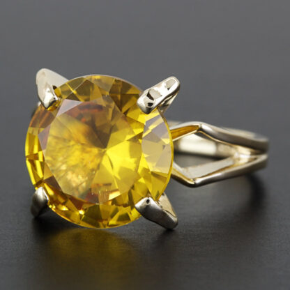 Vintage 10k Yellow Gold Citrine Gemstone Solitaire Cocktail Ring