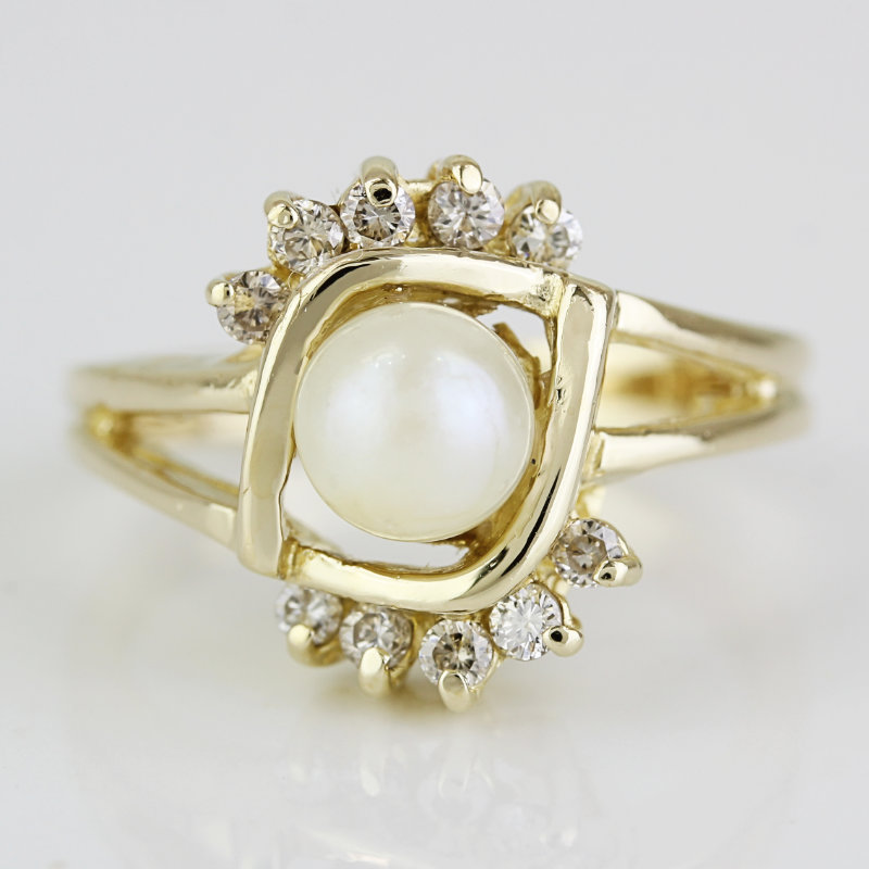 Vintage 14k Yellow Gold Pearl & Diamond Ring