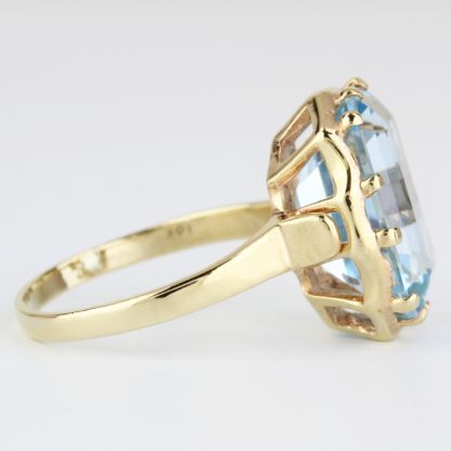 Vintage 10K Yellow Gold Emerald-Cut Sky Blue Topaz Anniversary Birthstone Ring - Image 4