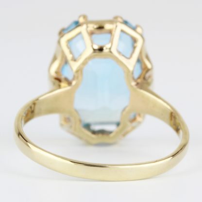 Vintage 10K Yellow Gold Emerald-Cut Sky Blue Topaz Anniversary Birthstone Ring - Image 5