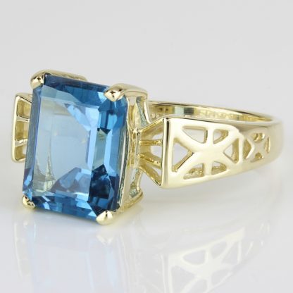 Vintage 10K Yellow Gold Solitaire London Blue Topaz Anniversary / Cocktail Ring - Image 3