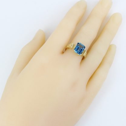 Vintage 10K Yellow Gold Solitaire London Blue Topaz Anniversary / Cocktail Ring - Image 7