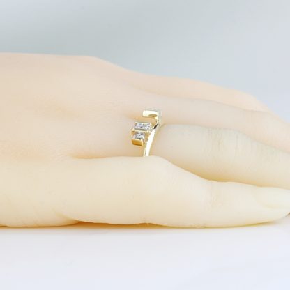 Vintage 10k Yellow Gold Diamond Wedding Band Ring - Image 7