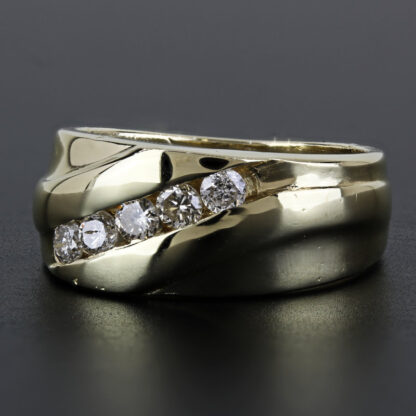 14k Yellow Gold 5-Diamond Wedding Band Ring