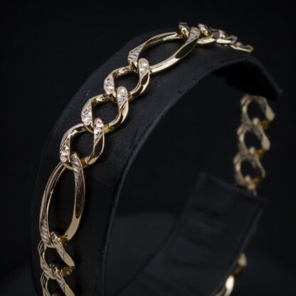 Vintage 8k Yellow Gold Twisted Infinity Oval Figaro Link Chain Bracelet - Image 4