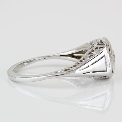 18k White Gold Diamond Solitaire Filigree Band Ring - Image 3