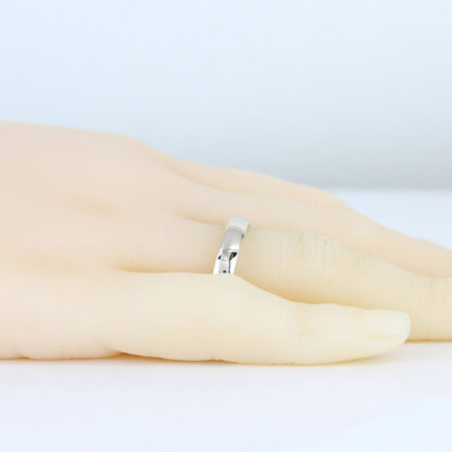 14K White Gold Plain Wedding Band Ring - Image 3