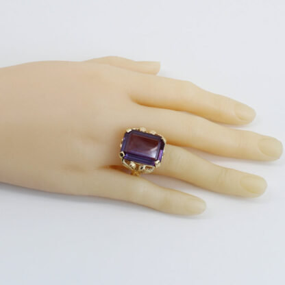 Vintage 14KYG Lab Created Purple Corundum Sapphire Anniversary Ring - Image 6