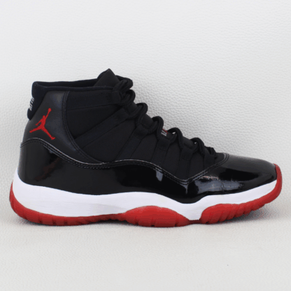 Jordan 11 Retro Playoffs Bred 2019 - Size 8.5M