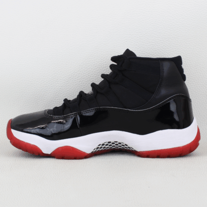 Jordan 11 Retro Playoffs Bred 2019 - Size 8.5M - Image 2