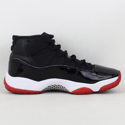 Jordan 11 Retro Playoffs Bred 2019 - Size 8.5M - Image 3