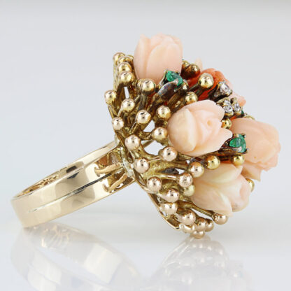 Vintage Solid Gold Floral Ring Carved Coral Roses Emerald Diamond Cocktail Gift - Image 4