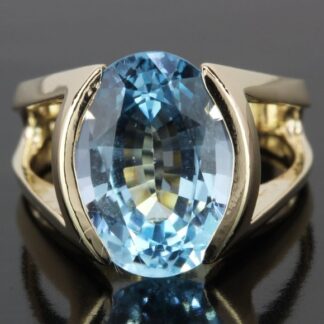 Vintage 14K Yellow Gold Oval Blue Topaz Cocktail Ring