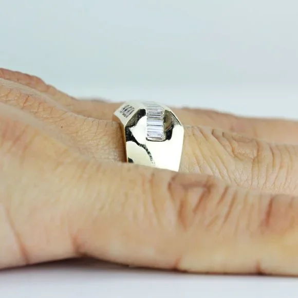 Vintage 14k Yellow Gold Baguette & Round Diamond Ring Anniversary Band - Image 9