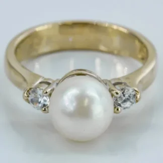 18k Yellow Gold Pearl and CZ Cubic Zirconia Gemstone Anniversary / Cocktail Ring
