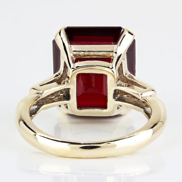 10K Yellow Gold Emerald-Cut Garnet Solitaire Ring - Image 4