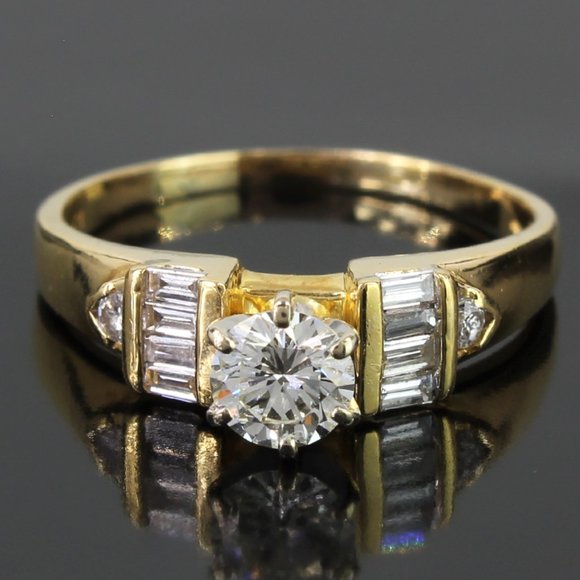 18k Gold Baguette Diamond Ring - Image 5