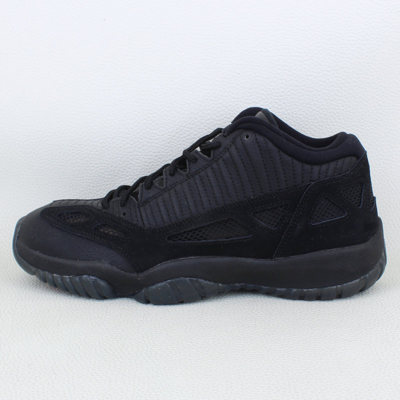 Air Jordan 11 IE Low Referee Size 9.5 - Image 4