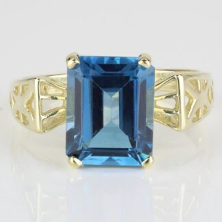 Vintage 10K Yellow Gold London Blue Topaz Solitaire Cocktail Ring