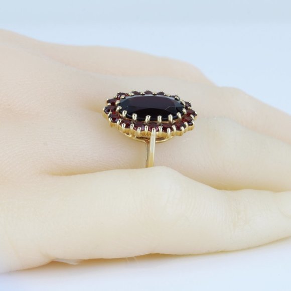 Vintage Pranda 10K Yellow Gold Oval Garnet Halo Ring - Image 6