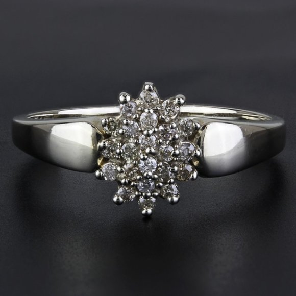14K White Gold Diamond Cluster Ring - Image 5