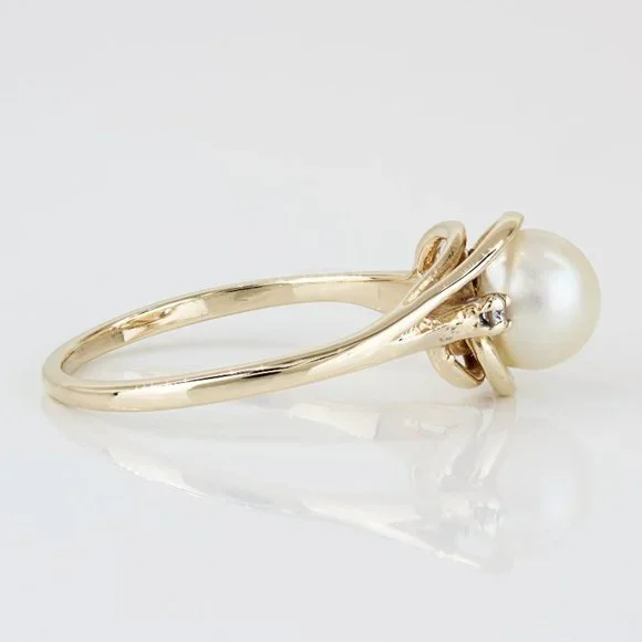 14k Yellow Gold Pearl Swirl Ring w/ Diamond Accent Stones - Image 3