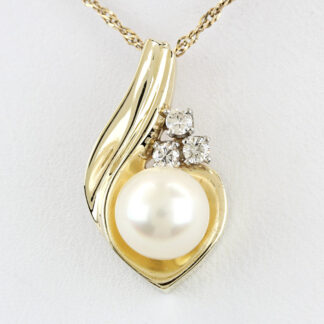 14 Karat Yellow Gold 3-Diamond & Pearl Tear Drop Pendant